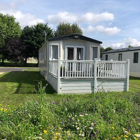 Squirrel Lodge With Hot Tub Pocklington Esterno foto